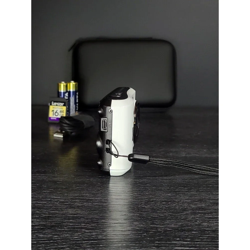 Kodak Pixpro FZ45 16MP HD Digital Camera White 16GB Bundle - Refurbished EX